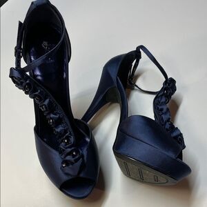 Bakers Elegant Satin Platform High Heel Pump Ruffled Detail Dress Womens Sz 10